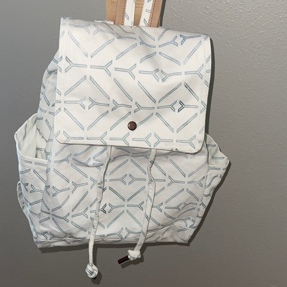 minted canvas snap white/blue backpack